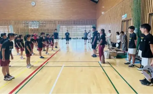 ジュニアバドミントンクラブ練習風景1