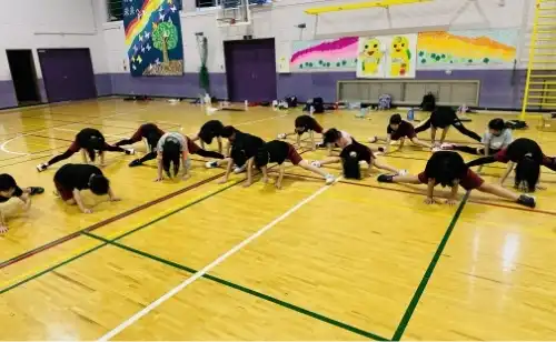 ジュニアバドミントンクラブ練習風景2